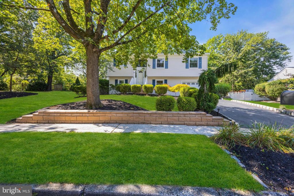 24 HILLSIDE AVE, Monmouth Junction, NJ 08852