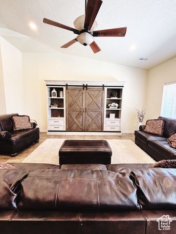 3853 MITCHELL DR, Santa Clara, UT 84765