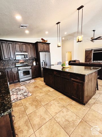 3853 MITCHELL DR, Santa Clara, UT 84765