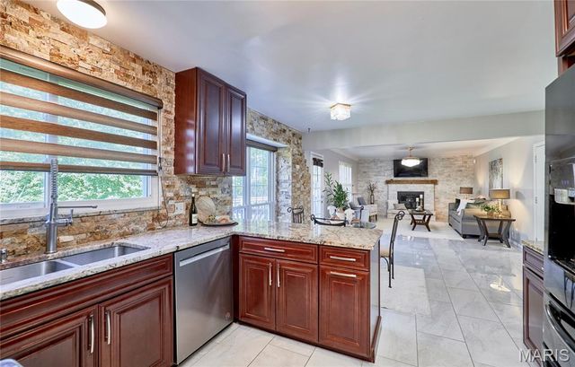 1730 Woodmore Oaks Drive, Manchester, MO 63021