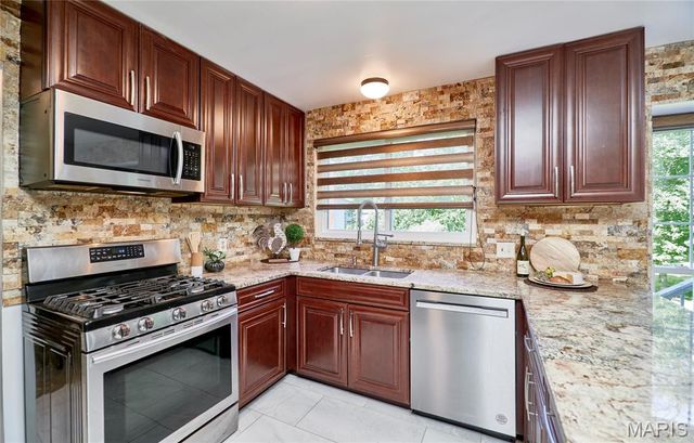 1730 Woodmore Oaks Drive, Manchester, MO 63021