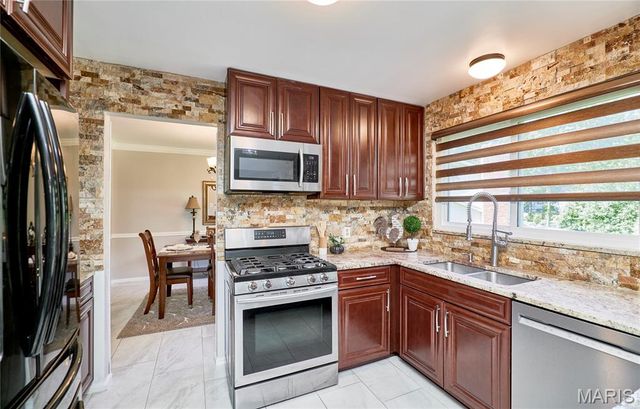 1730 Woodmore Oaks Drive, Manchester, MO 63021