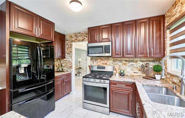 1730 Woodmore Oaks Drive, Manchester, MO 63021