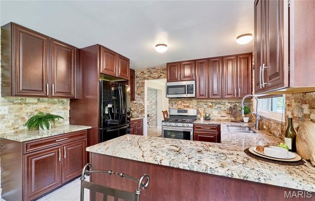 1730 Woodmore Oaks Drive, Manchester, MO 63021