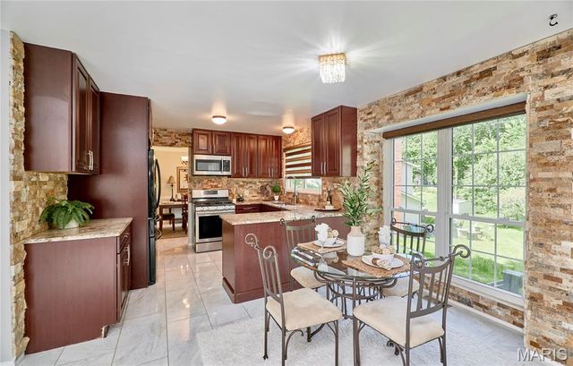 1730 Woodmore Oaks Drive, Manchester, MO 63021