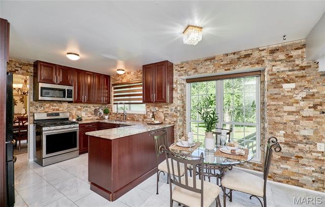 1730 Woodmore Oaks Drive, Manchester, MO 63021