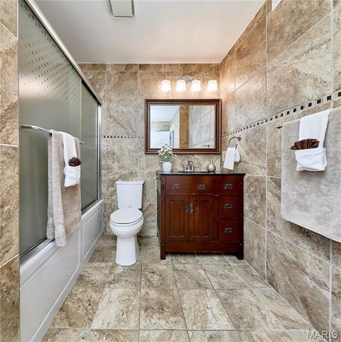 1730 Woodmore Oaks Drive, Manchester, MO 63021
