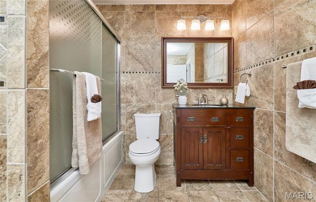 1730 Woodmore Oaks Drive, Manchester, MO 63021