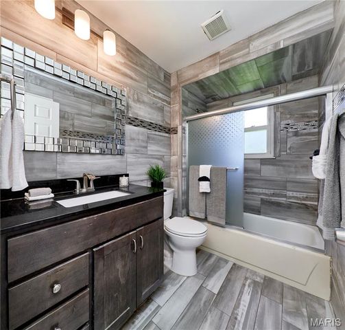 1730 Woodmore Oaks Drive, Manchester, MO 63021
