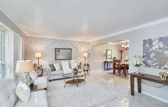 1730 Woodmore Oaks Drive, Manchester, MO 63021