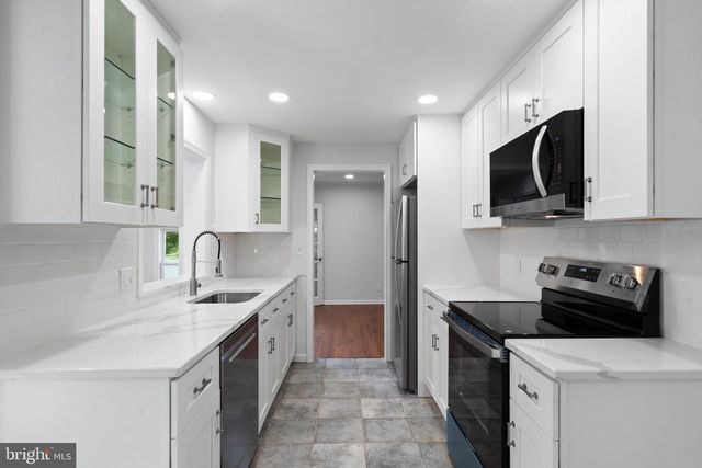 75 HART AVE, Hopewell, NJ 08525