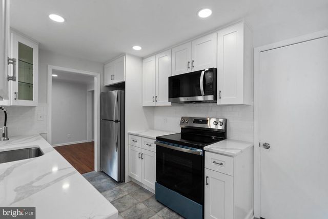75 HART AVE, Hopewell, NJ 08525