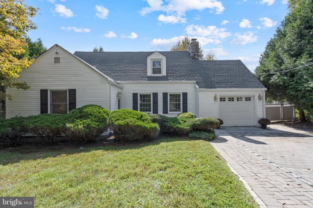 75 HART AVE, Hopewell, NJ 08525