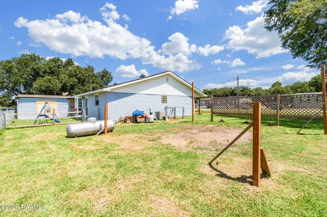 1012 Juleau Champagne Road, Breaux Bridge, LA 70517