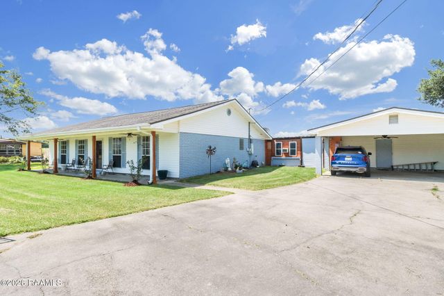 1012 Juleau Champagne Road, Breaux Bridge, LA 70517