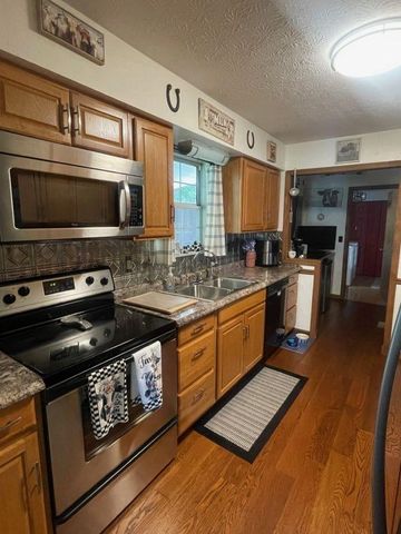 268 Doss Hill Road, Barboursville, WV 25504