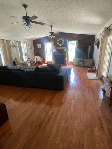 268 Doss Hill Road, Barboursville, WV 25504