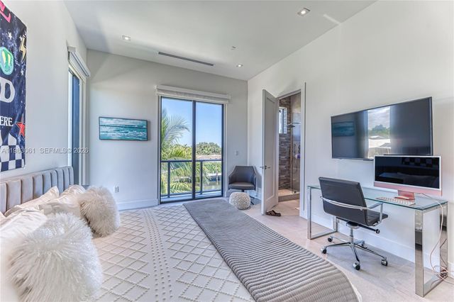 2817 NE 35th St, Fort Lauderdale, FL 33306