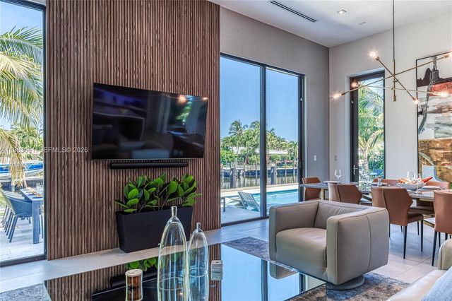 2817 NE 35th St, Fort Lauderdale, FL 33306