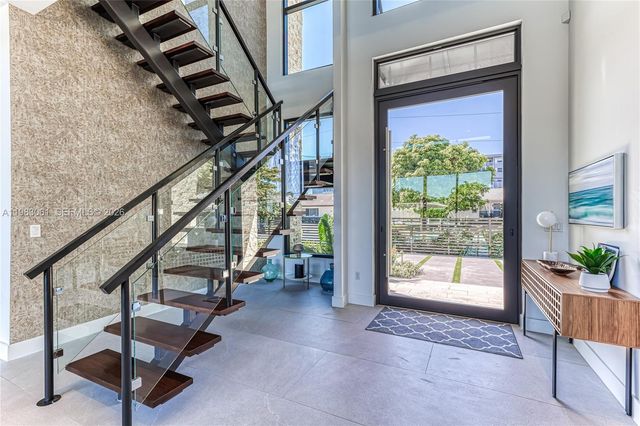 2817 NE 35th St, Fort Lauderdale, FL 33306