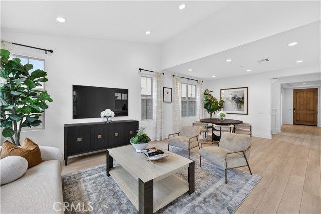 155 Somera, Irvine, CA 92602