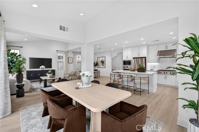 155 Somera, Irvine, CA 92602