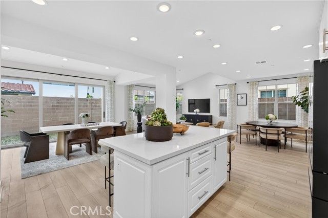 155 Somera, Irvine, CA 92602