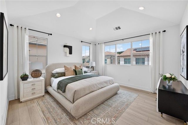 155 Somera, Irvine, CA 92602