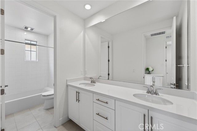 155 Somera, Irvine, CA 92602