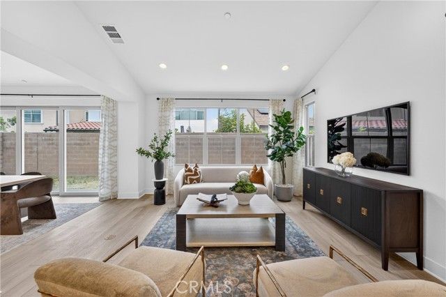 155 Somera, Irvine, CA 92602