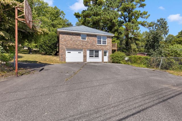 312 Parkway Dr, Dickson, TN 37055