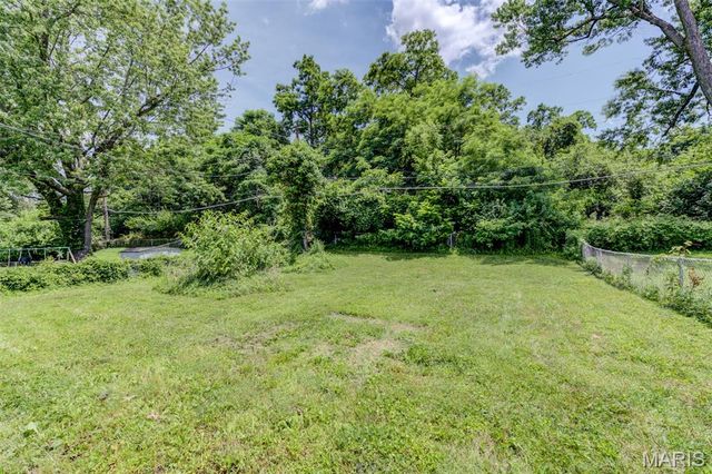10836 Spring Garden Drive, St Louis, MO 63137