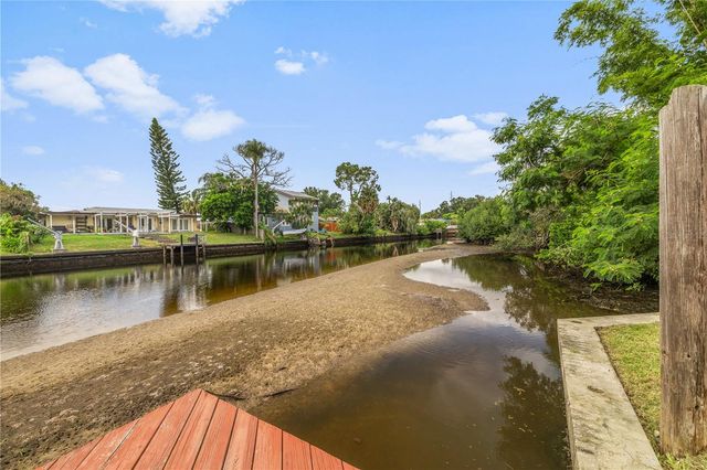 8916 MEMORIAL HIGHWAY, Tampa, FL 33615