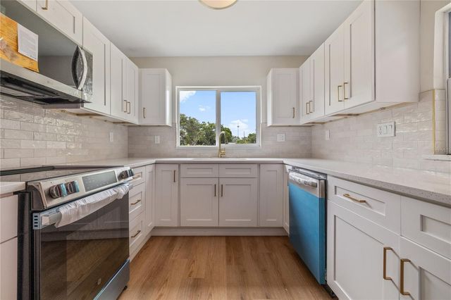 8916 MEMORIAL HIGHWAY, Tampa, FL 33615