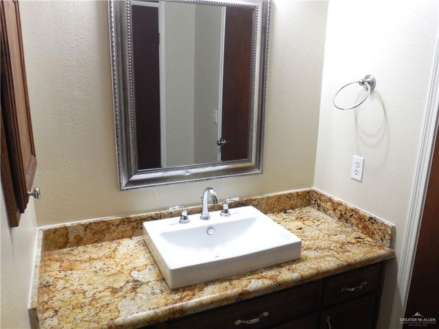 118 E Iris Avenue, Mcallen, TX 78501