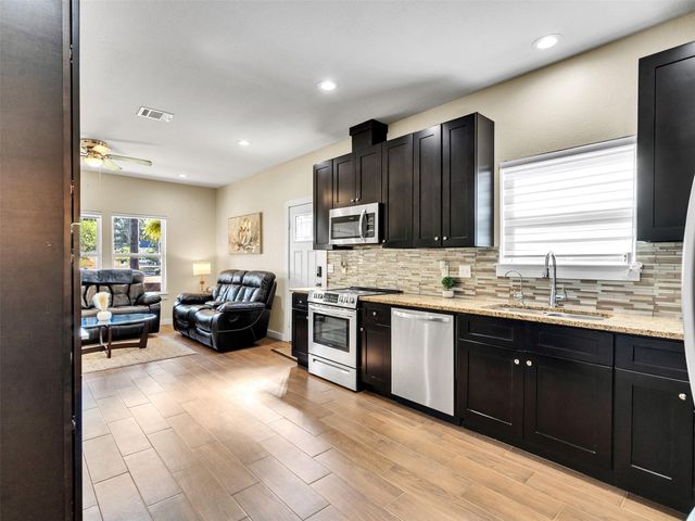 16984 W Juneau, Montgomery, TX 77316