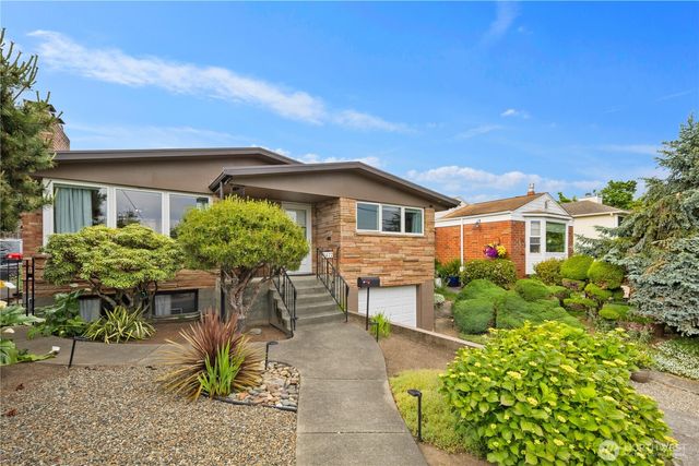 2422 W Lynn Street, Seattle, WA 98199