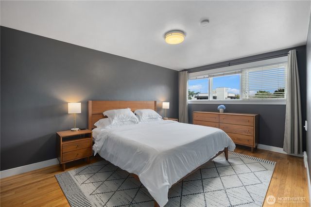 2422 W Lynn Street, Seattle, WA 98199