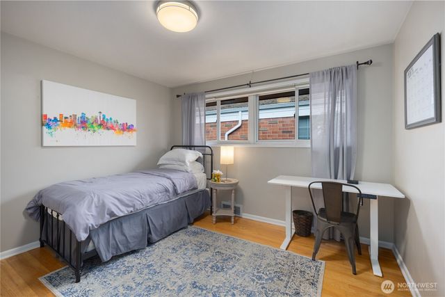 2422 W Lynn Street, Seattle, WA 98199