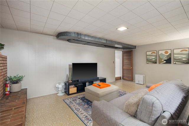 2422 W Lynn Street, Seattle, WA 98199