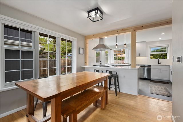 2422 W Lynn Street, Seattle, WA 98199