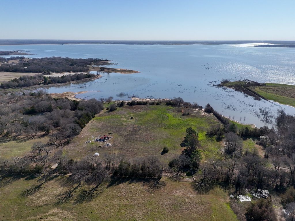 1125 County Road 2670, Telephone, TX 75488