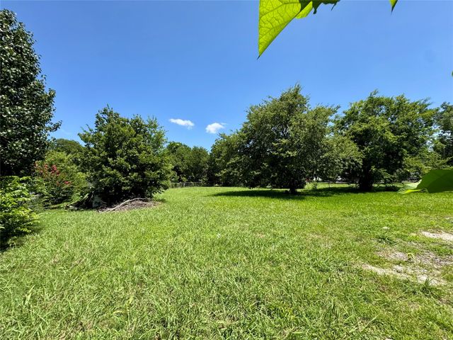 2506 Lolita Drive, Dallas, TX 75227