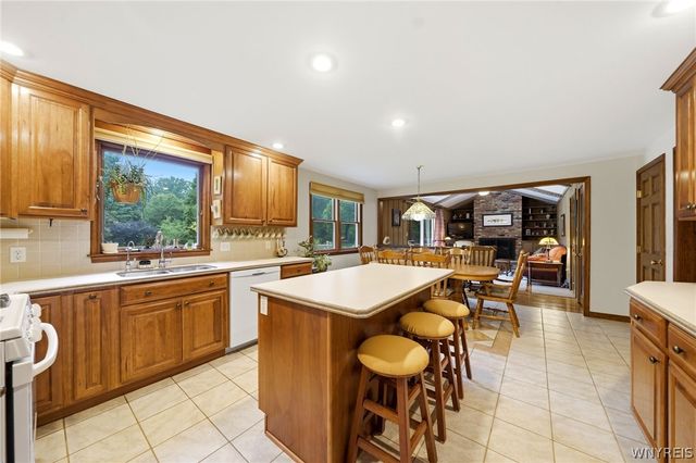38 Sherburn Drive, Hamburg, NY 14075