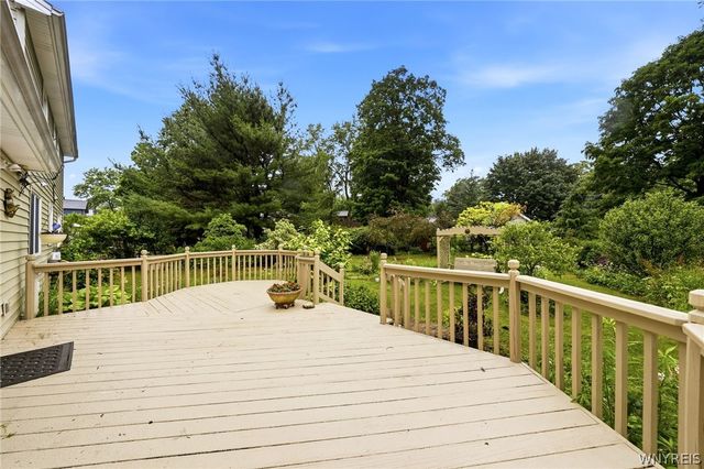 38 Sherburn Drive, Hamburg, NY 14075
