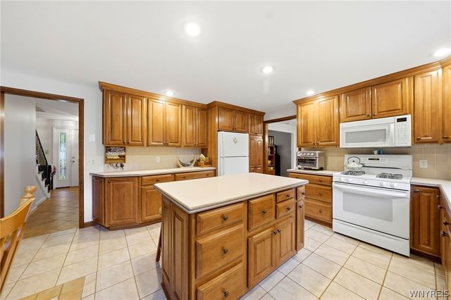 38 Sherburn Drive, Hamburg, NY 14075