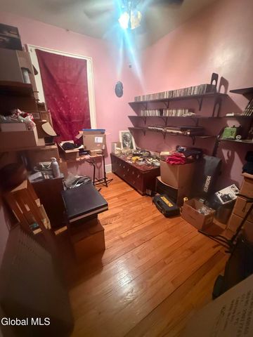 1741 Avenue H, Schenectady, NY 12304