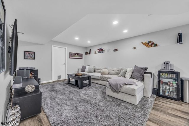 166 Aster Ct, Readington Twp., NJ 08889