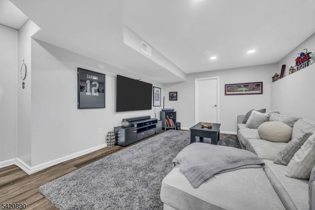166 Aster Ct, Readington Twp., NJ 08889