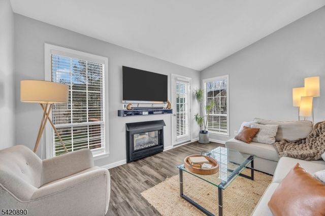 166 Aster Ct, Readington Twp., NJ 08889
